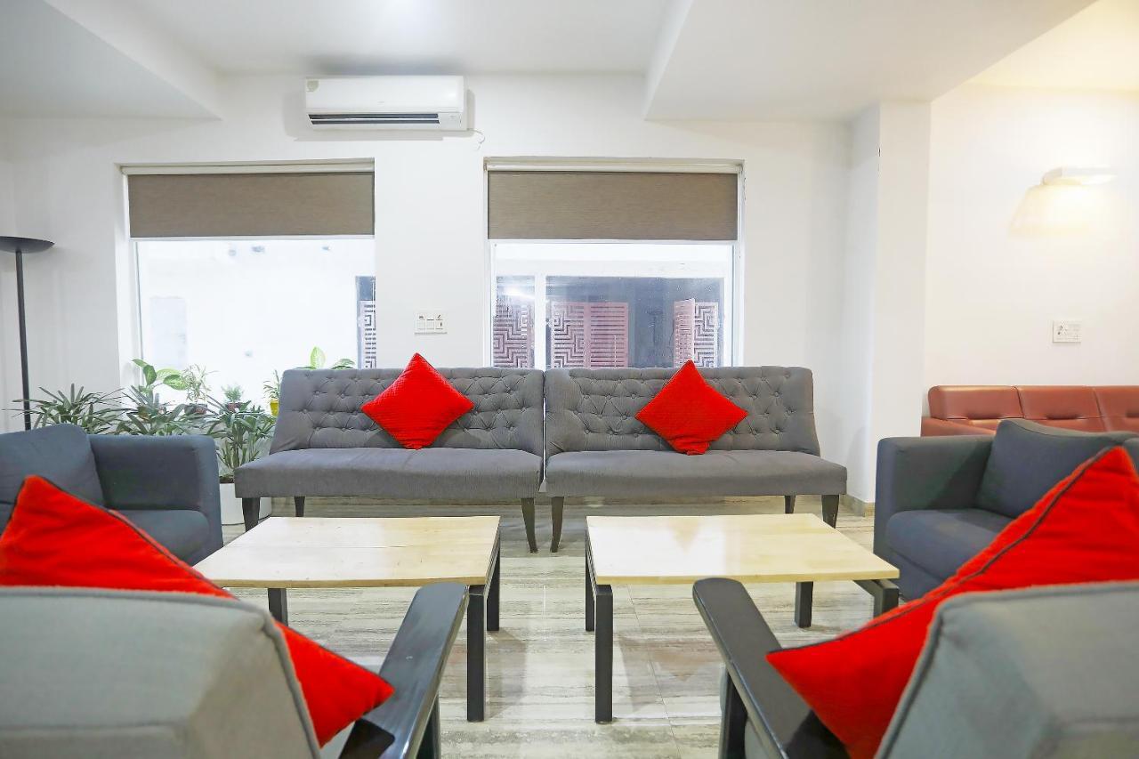 Отель Super Townhouse Cloud Bay, Near Genpact, Sector-69, Гургаон Экстерьер фото
