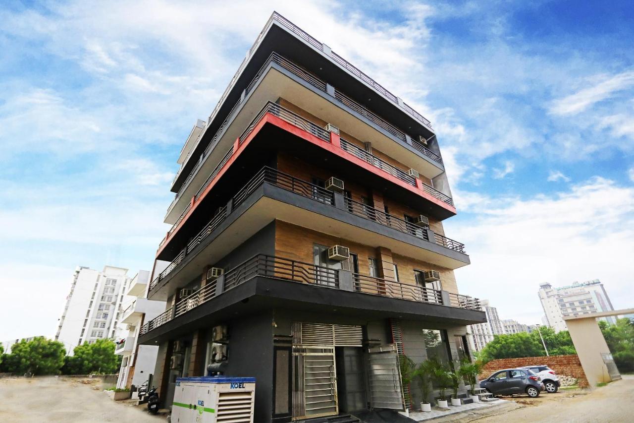Отель Super Townhouse Cloud Bay, Near Genpact, Sector-69, Гургаон Экстерьер фото