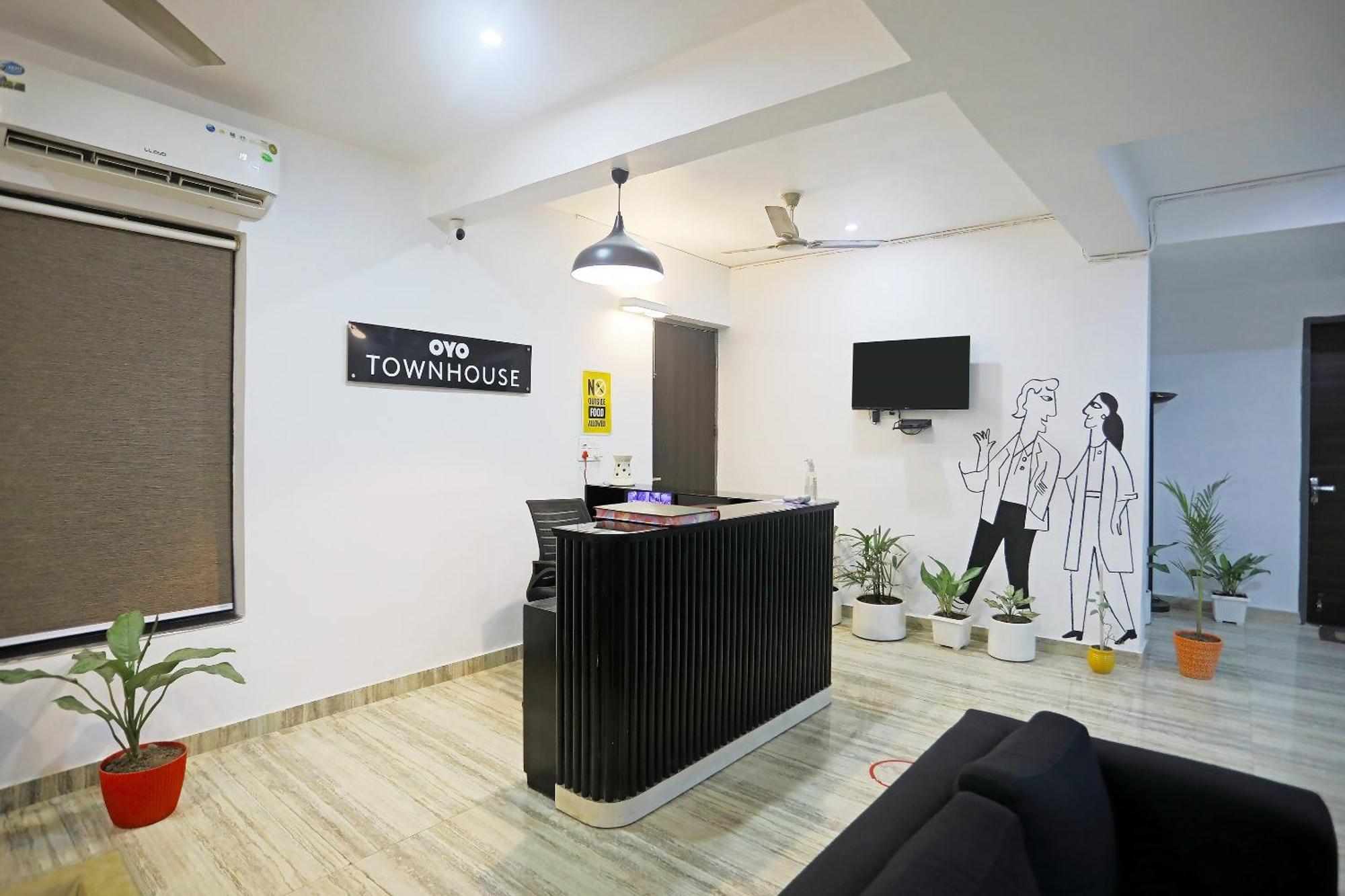 Отель Super Townhouse Cloud Bay, Near Genpact, Sector-69, Гургаон Экстерьер фото