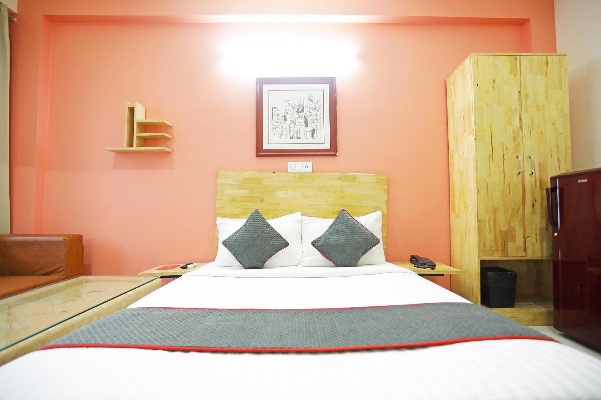 Отель Super Townhouse Cloud Bay, Near Genpact, Sector-69, Гургаон Экстерьер фото