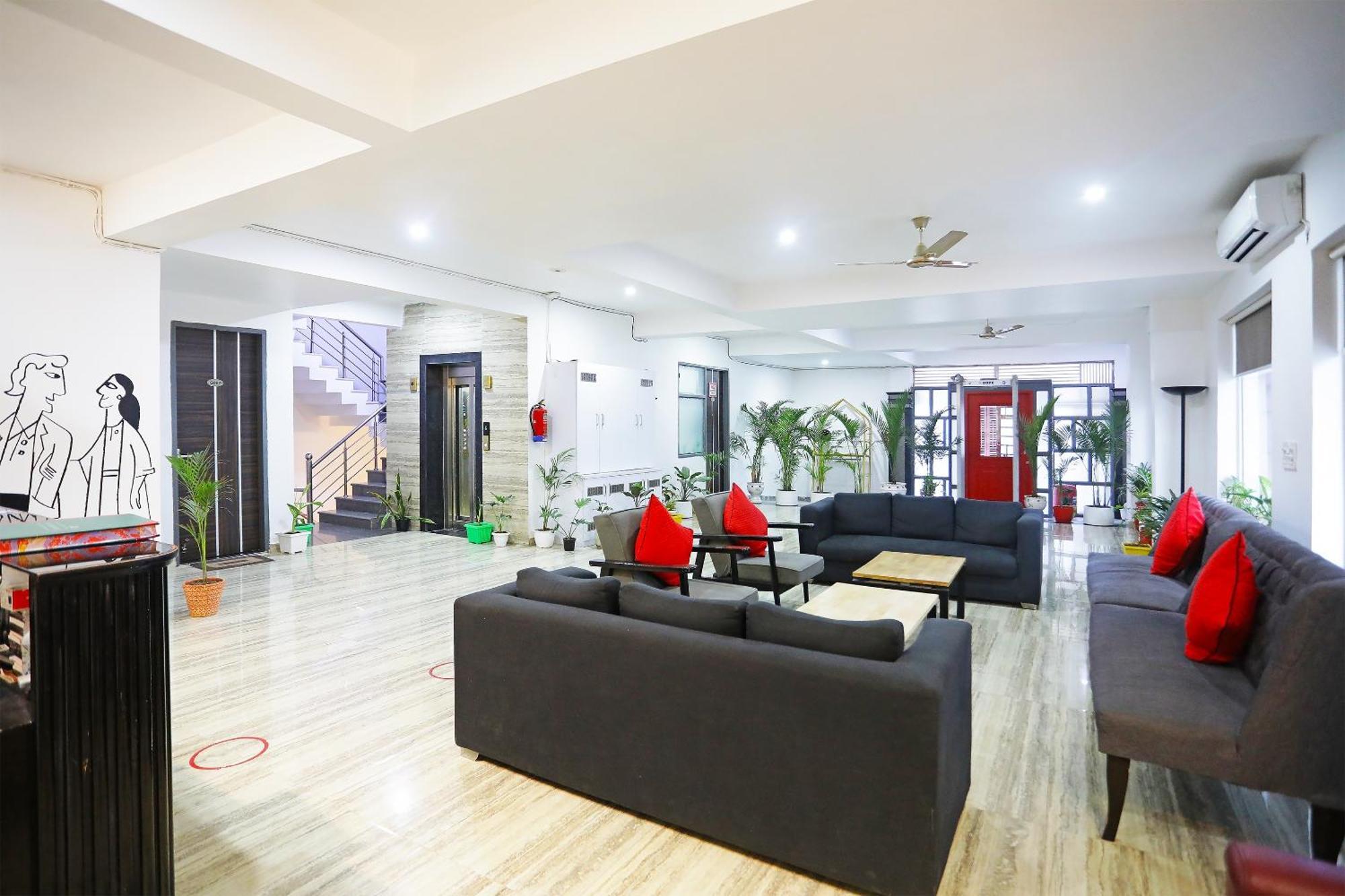 Отель Super Townhouse Cloud Bay, Near Genpact, Sector-69, Гургаон Экстерьер фото