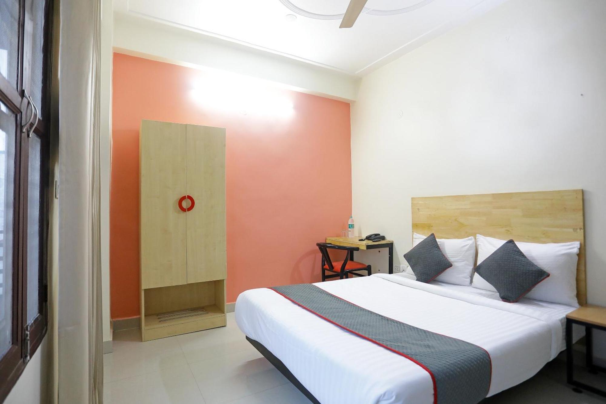 Отель Super Townhouse Cloud Bay, Near Genpact, Sector-69, Гургаон Экстерьер фото