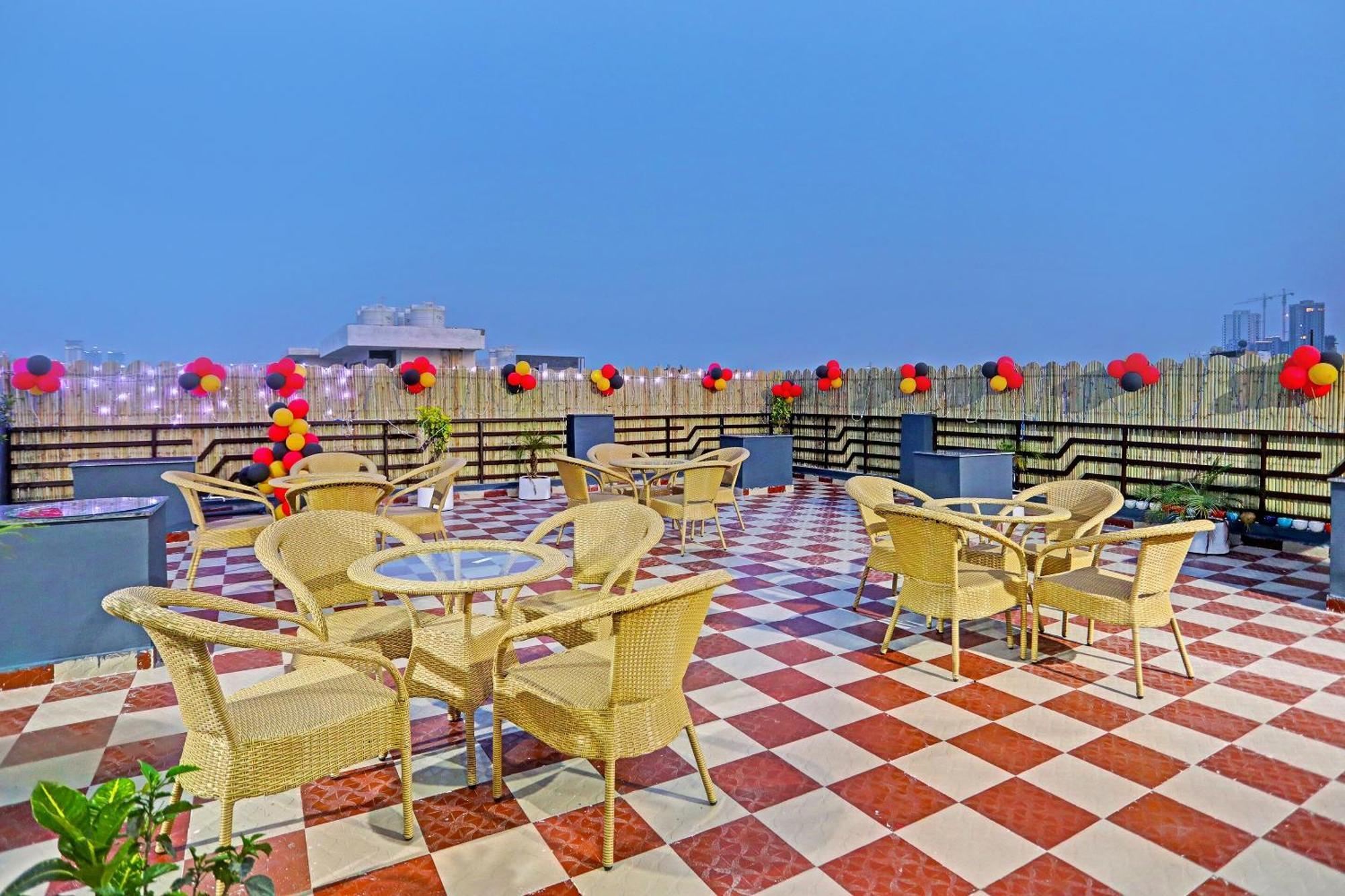 Отель Super Townhouse Cloud Bay, Near Genpact, Sector-69, Гургаон Экстерьер фото