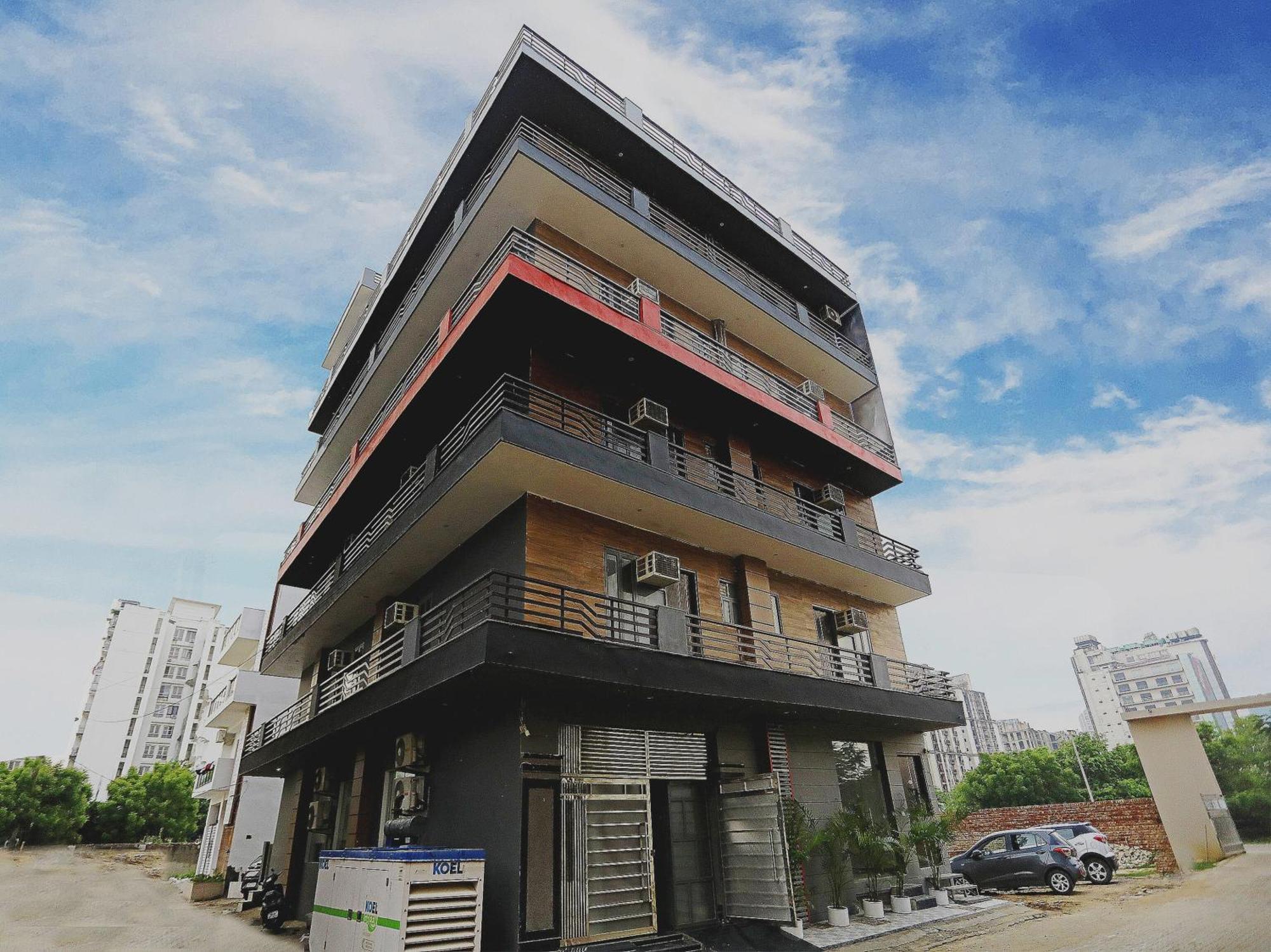 Отель Super Townhouse Cloud Bay, Near Genpact, Sector-69, Гургаон Экстерьер фото